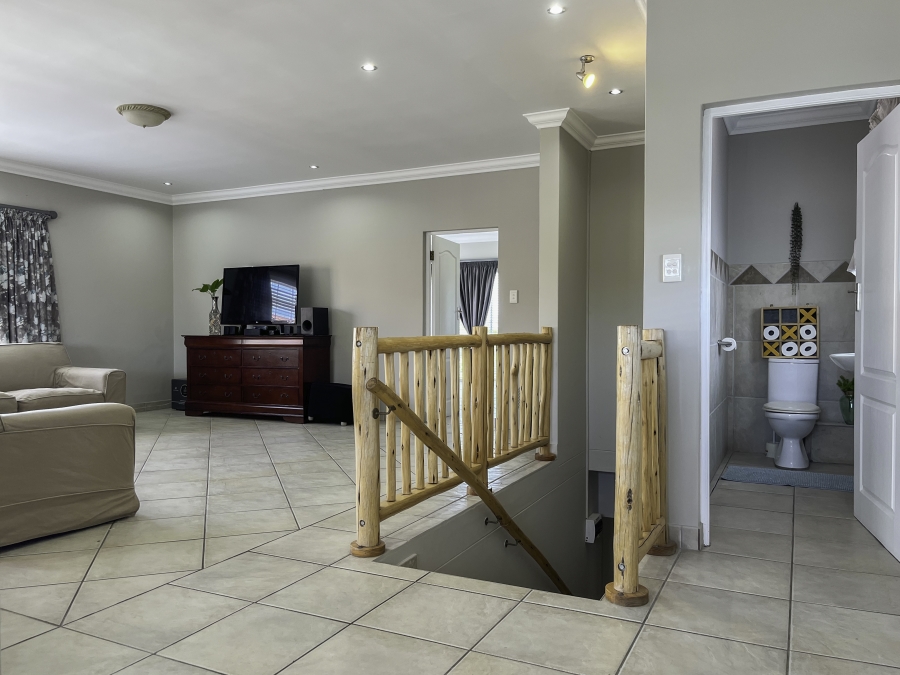 5 Bedroom Property for Sale in Hartenbos Central Western Cape